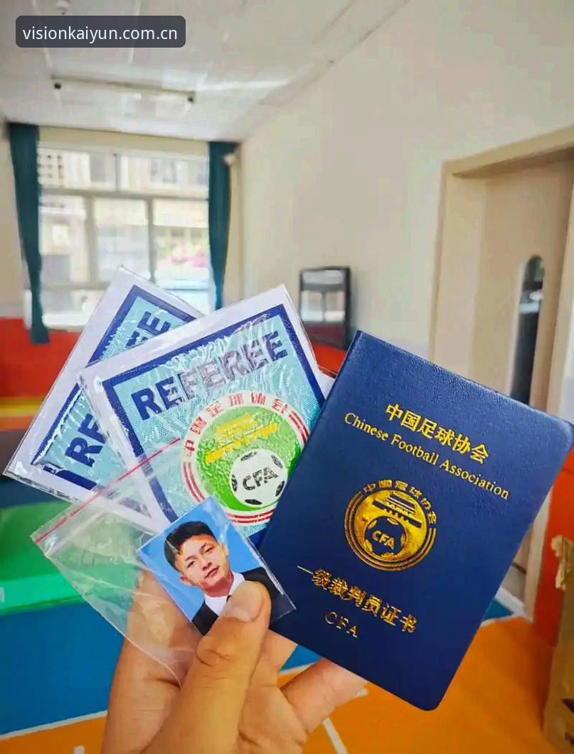 裁判马宁的世界杯心法：不刷评论、只信标准，一个职业狠人的自我修养